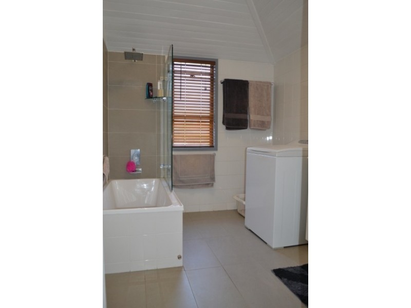 35 North Station Road, North Booval QLD 4304