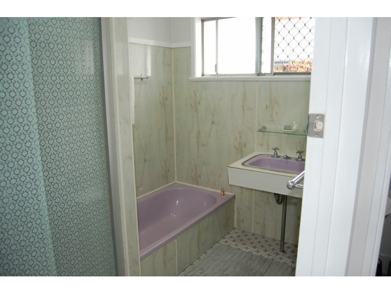 2 Hayes Street, Brassall QLD 4305