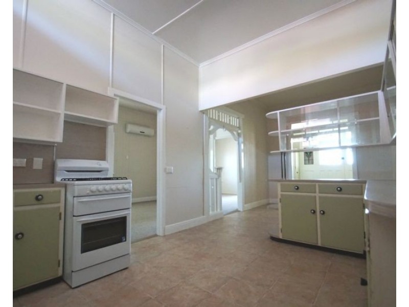 71 Brisbane Road, Newtown QLD 4305