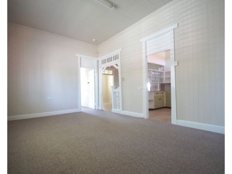 71 Brisbane Road, Newtown QLD 4305