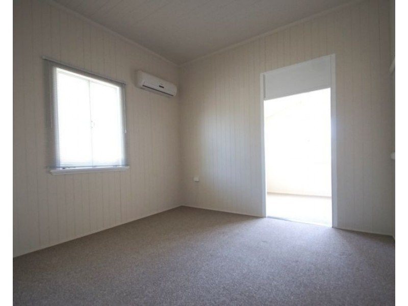 71 Brisbane Road, Newtown QLD 4305