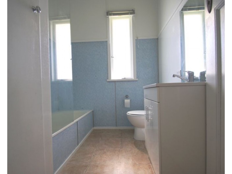 71 Brisbane Road, Newtown QLD 4305