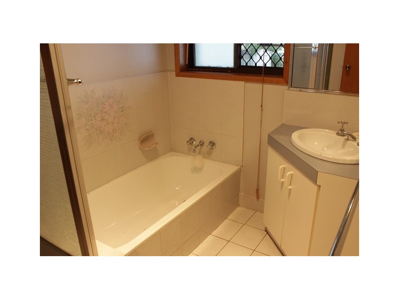 107 Mary Street, Blackstone QLD 4304