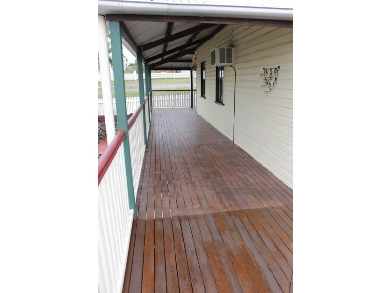 14 Liverpool Street, North Ipswich QLD 4305