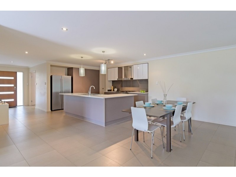 10 Merlot Place, Pine Mountain QLD 4306