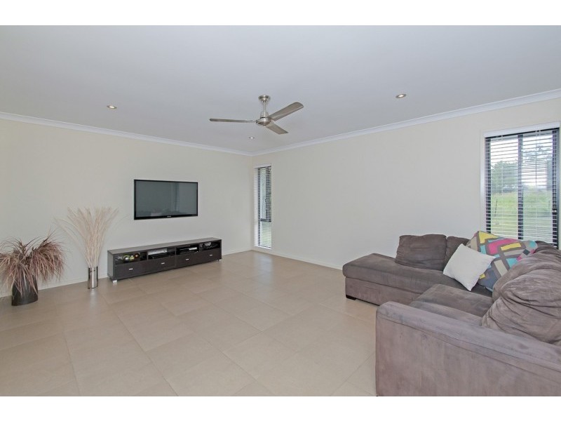 10 Merlot Place, Pine Mountain QLD 4306