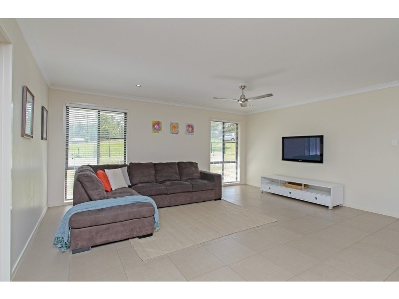 10 Merlot Place, Pine Mountain QLD 4306