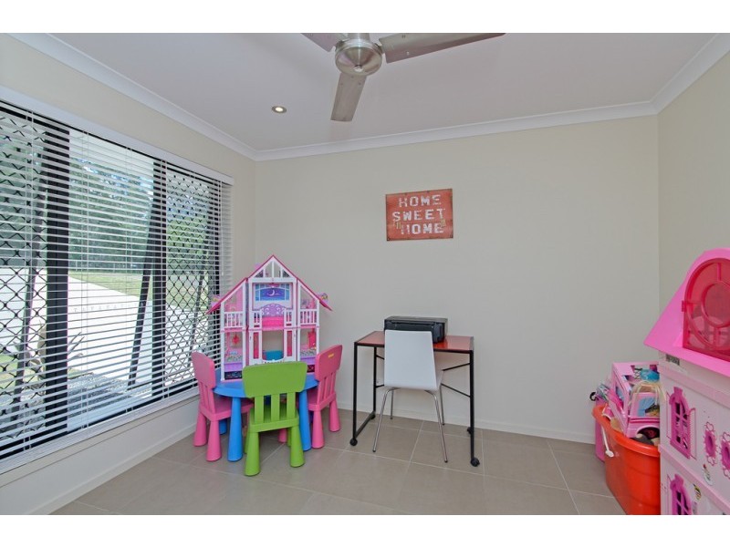 10 Merlot Place, Pine Mountain QLD 4306