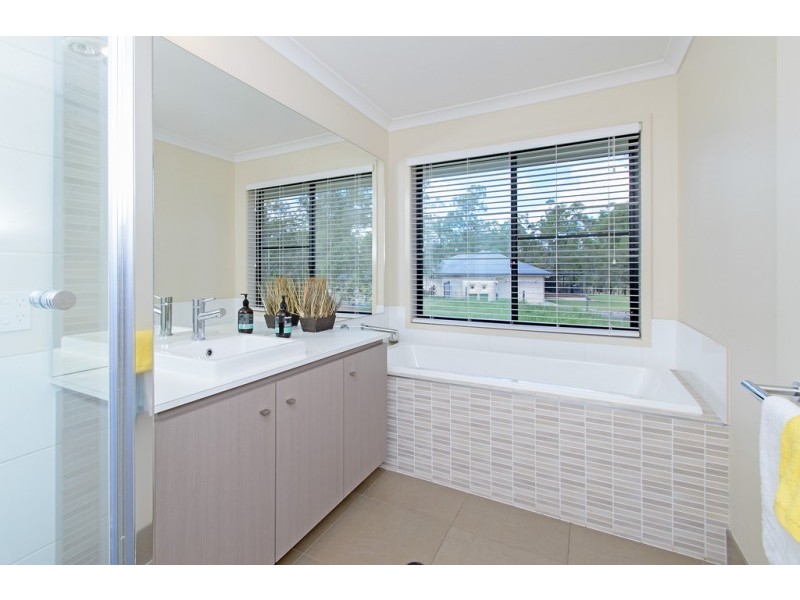 10 Merlot Place, Pine Mountain QLD 4306