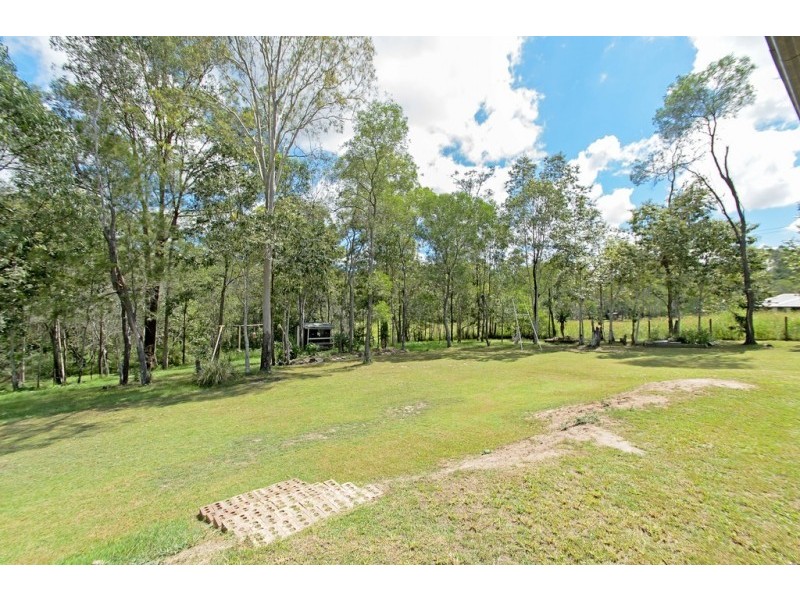 10 Merlot Place, Pine Mountain QLD 4306