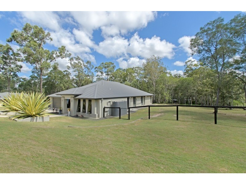 10 Merlot Place, Pine Mountain QLD 4306