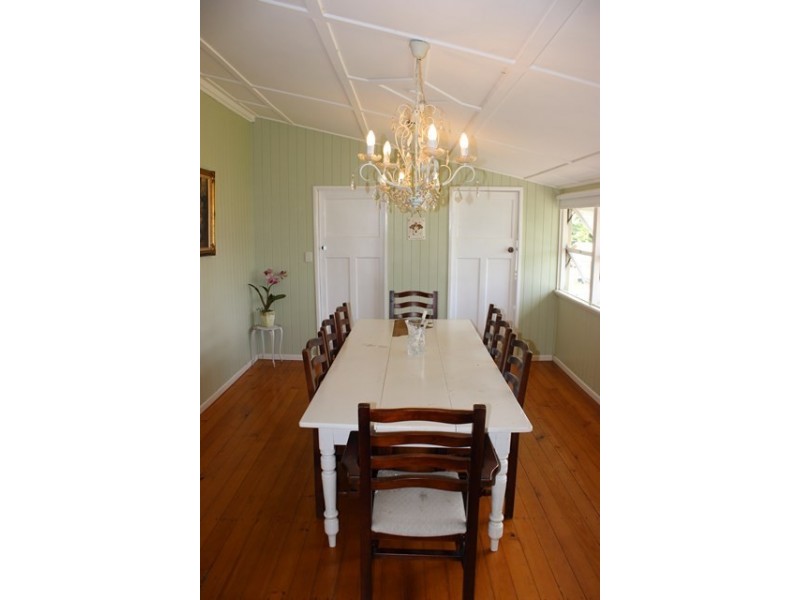 20 Easton Street, Silkstone QLD 4304