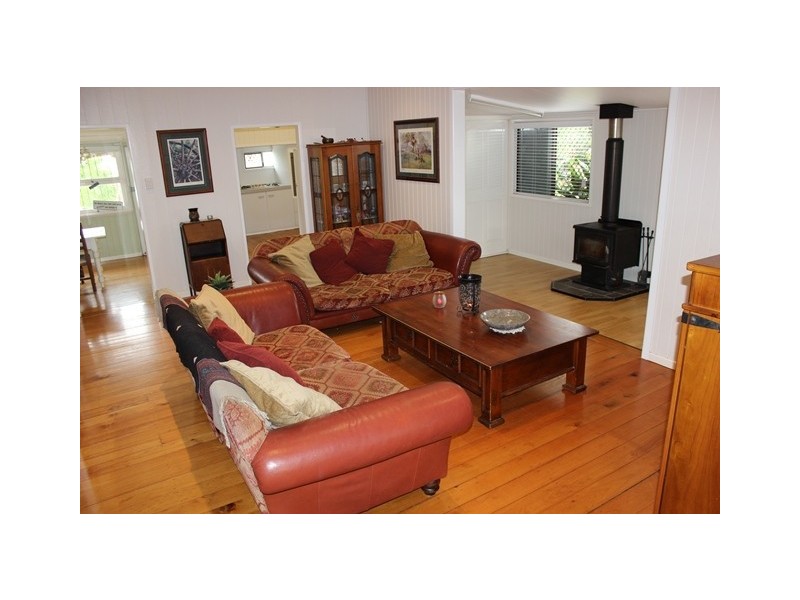 20 Easton Street, Silkstone QLD 4304