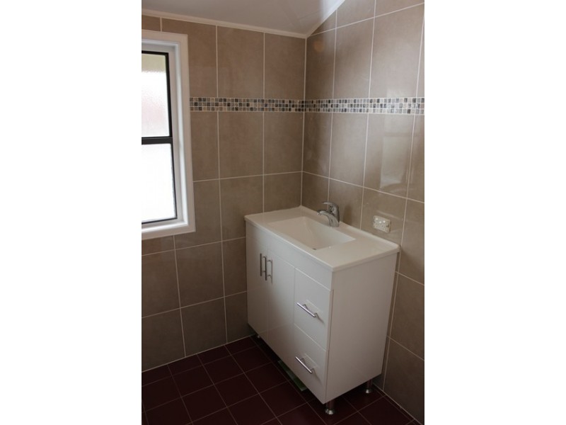 20 Easton Street, Silkstone QLD 4304