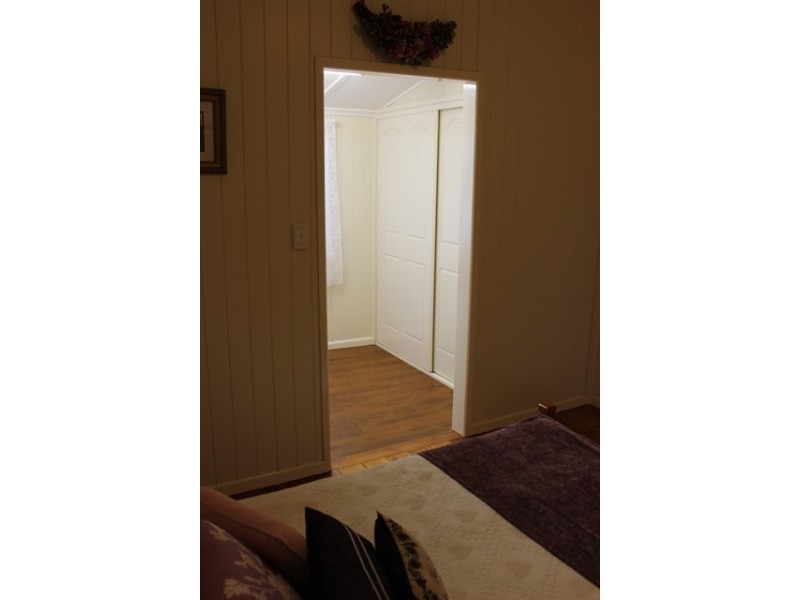 20 Easton Street, Silkstone QLD 4304