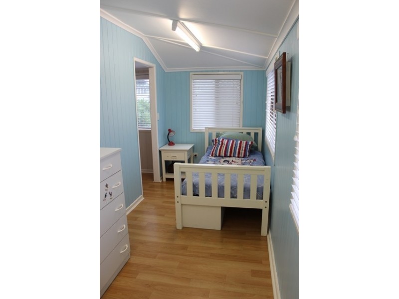 20 Easton Street, Silkstone QLD 4304