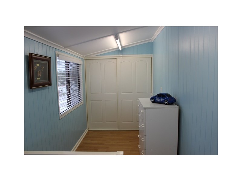 20 Easton Street, Silkstone QLD 4304