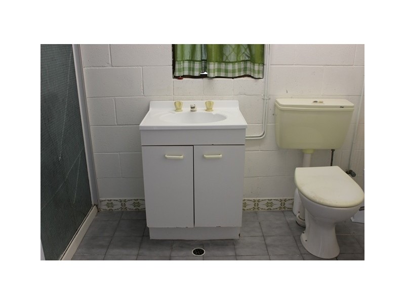 20 Easton Street, Silkstone QLD 4304