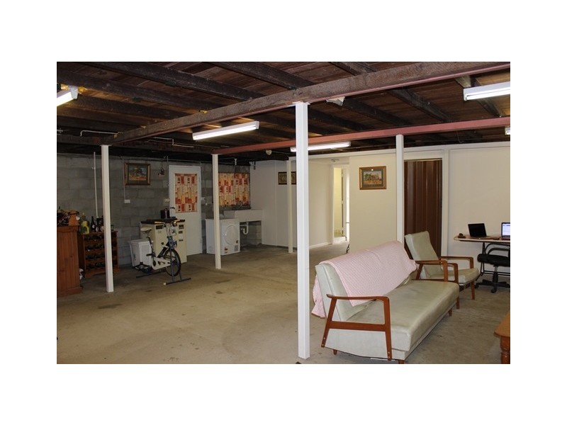 20 Easton Street, Silkstone QLD 4304