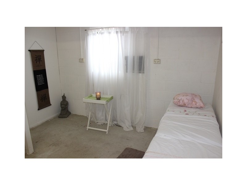 20 Easton Street, Silkstone QLD 4304