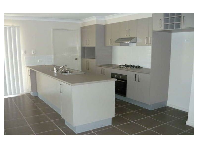 2 Nixon Drive, North Booval QLD 4304