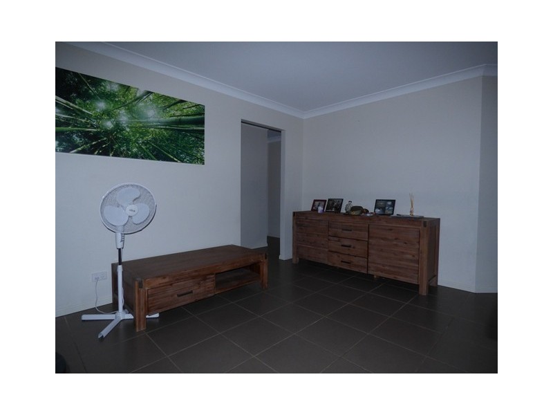 2 Nixon Drive, North Booval QLD 4304