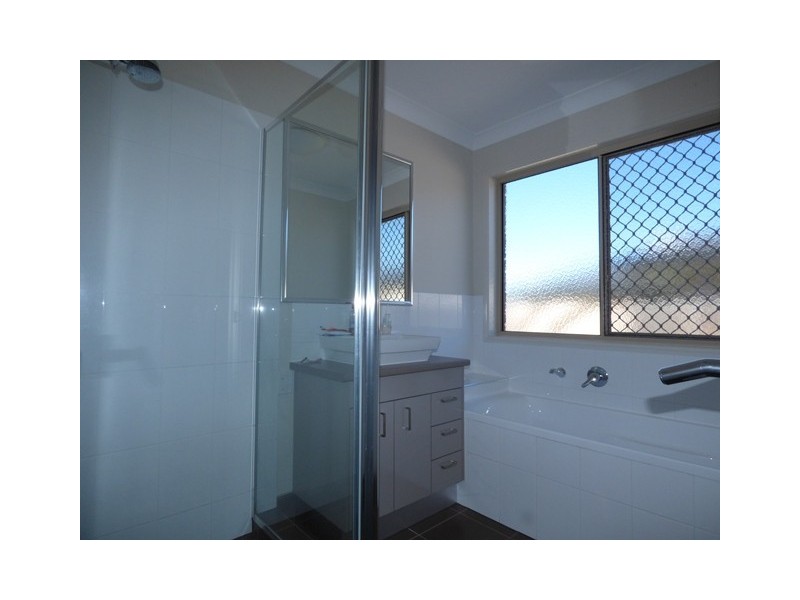 2 Nixon Drive, North Booval QLD 4304