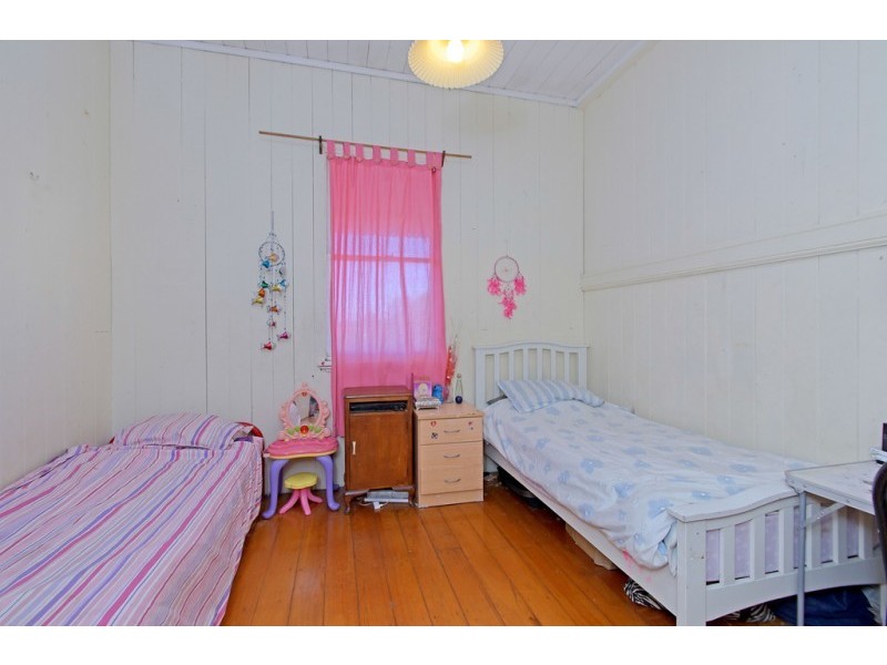 32 Hill Street, North Ipswich QLD 4305