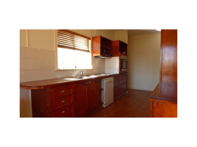 16 Taylor Street, Eastern Heights QLD 4305