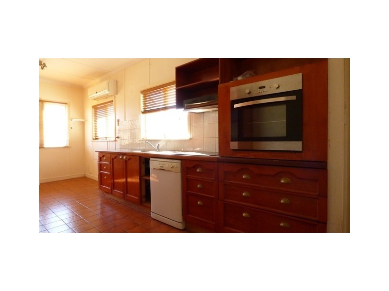 16 Taylor Street, Eastern Heights QLD 4305