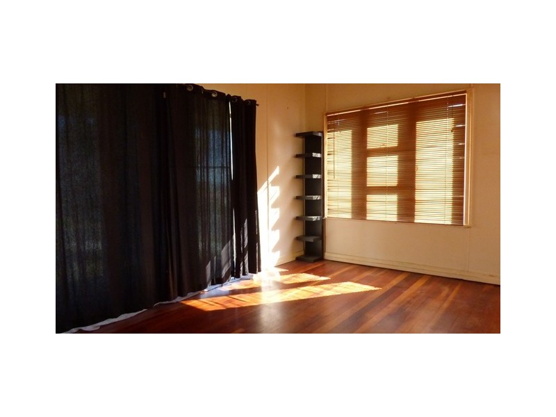 16 Taylor Street, Eastern Heights QLD 4305