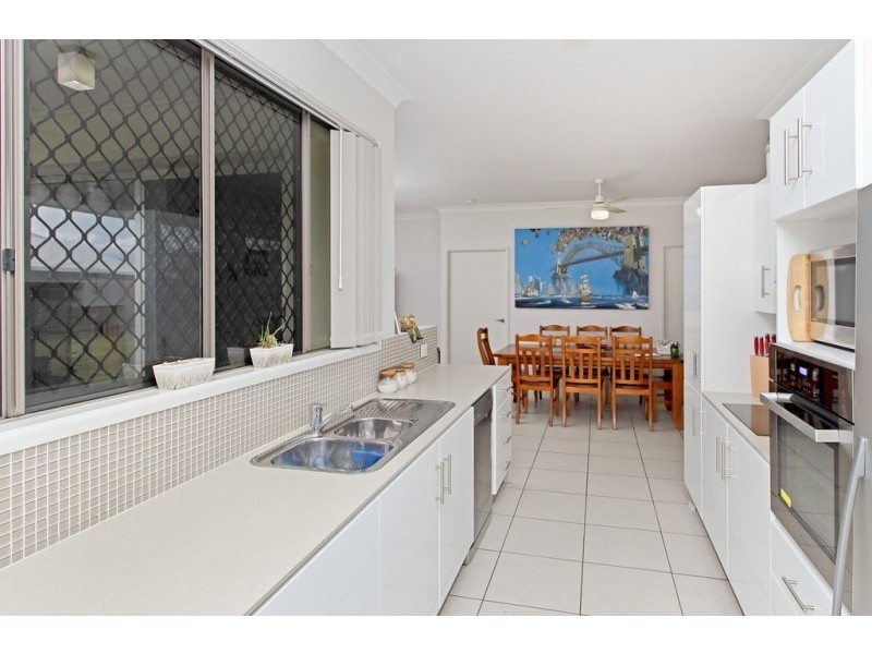 11 Iris Court, Yamanto QLD 4305