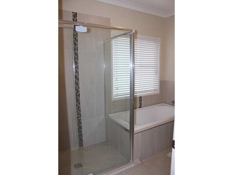 9 Waight Street, Rosewood QLD 4340