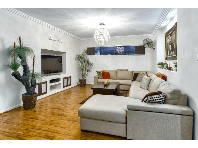 33 Ambrose Drive, Augustine Heights QLD 4300