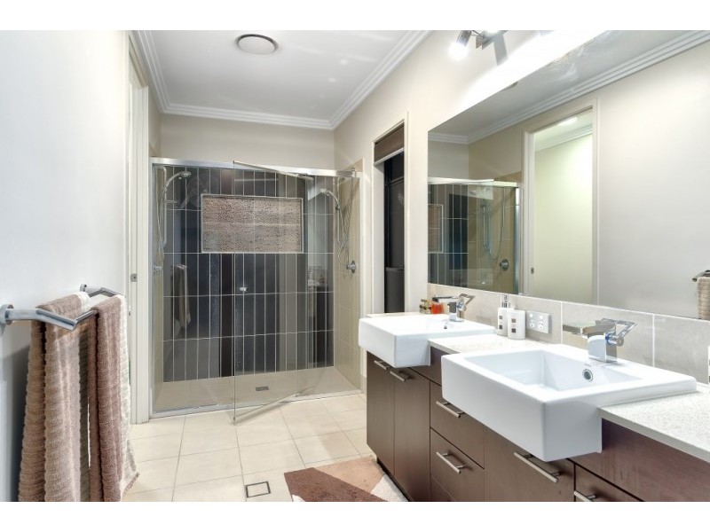 33 Ambrose Drive, Augustine Heights QLD 4300