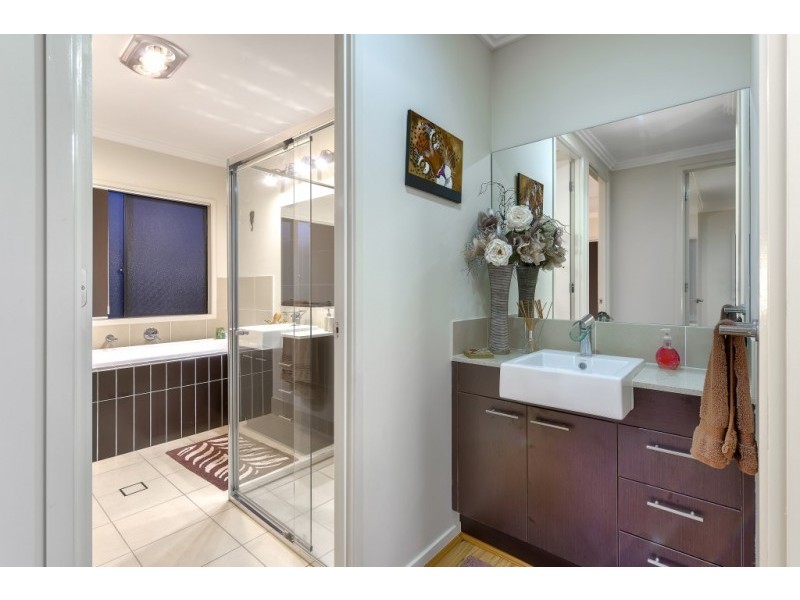 33 Ambrose Drive, Augustine Heights QLD 4300