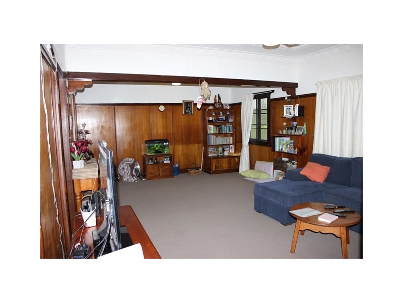 3 Robertson Road, Eastern Heights QLD 4305