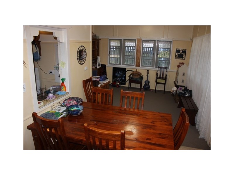 3 Robertson Road, Eastern Heights QLD 4305