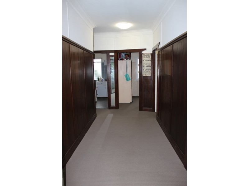 3 Robertson Road, Eastern Heights QLD 4305