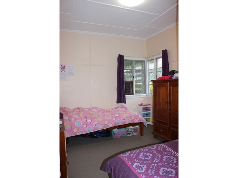 3 Robertson Road, Eastern Heights QLD 4305