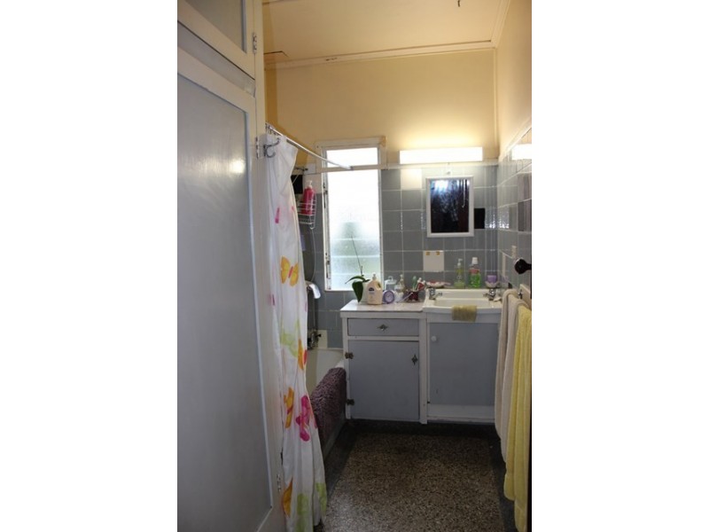 3 Robertson Road, Eastern Heights QLD 4305