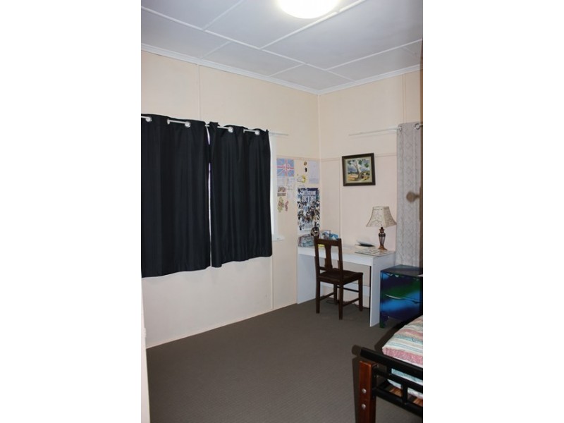 3 Robertson Road, Eastern Heights QLD 4305