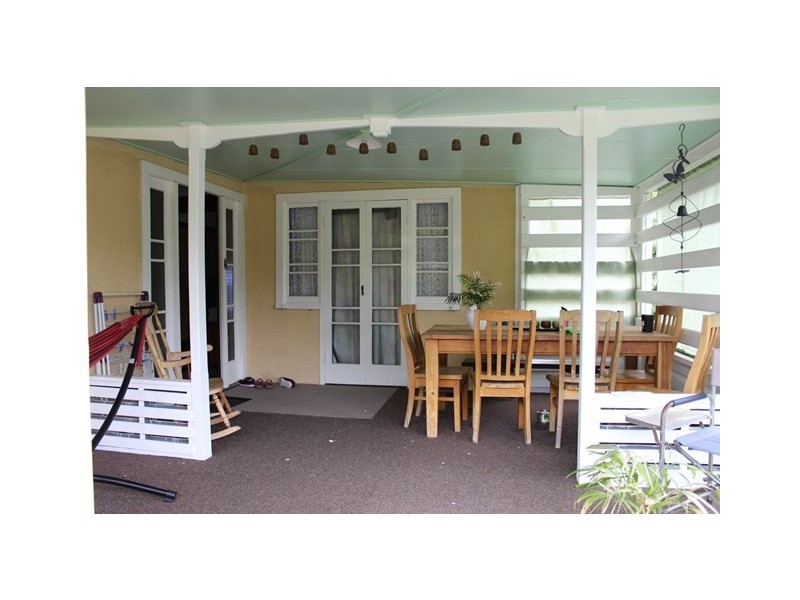 3 Robertson Road, Eastern Heights QLD 4305