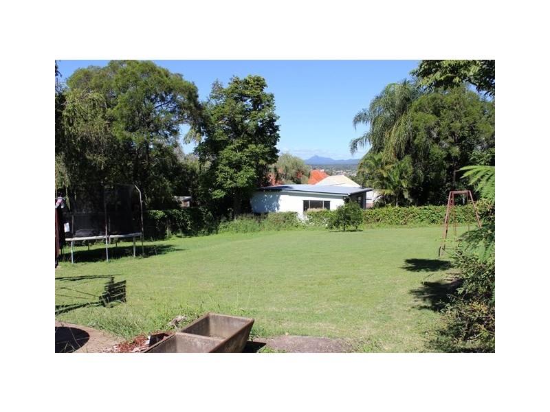 3 Robertson Road, Eastern Heights QLD 4305