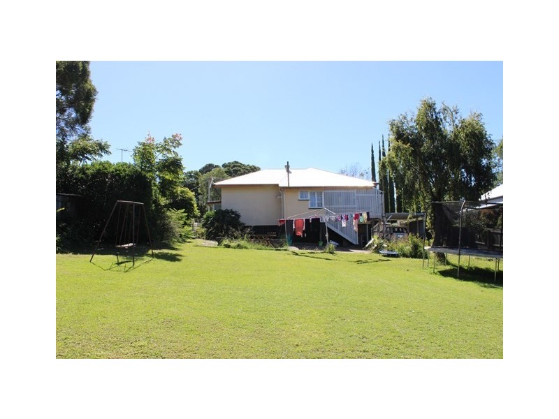 3 Robertson Road, Eastern Heights QLD 4305