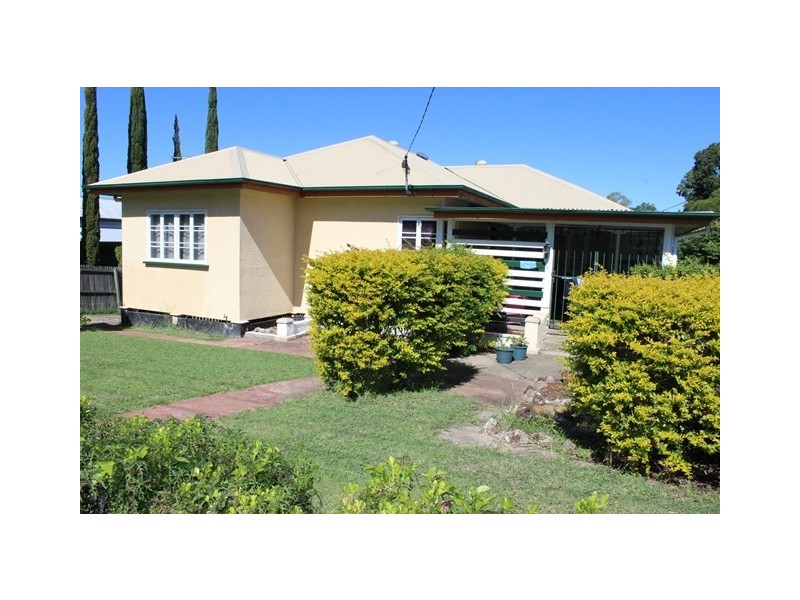 3 Robertson Road, Eastern Heights QLD 4305