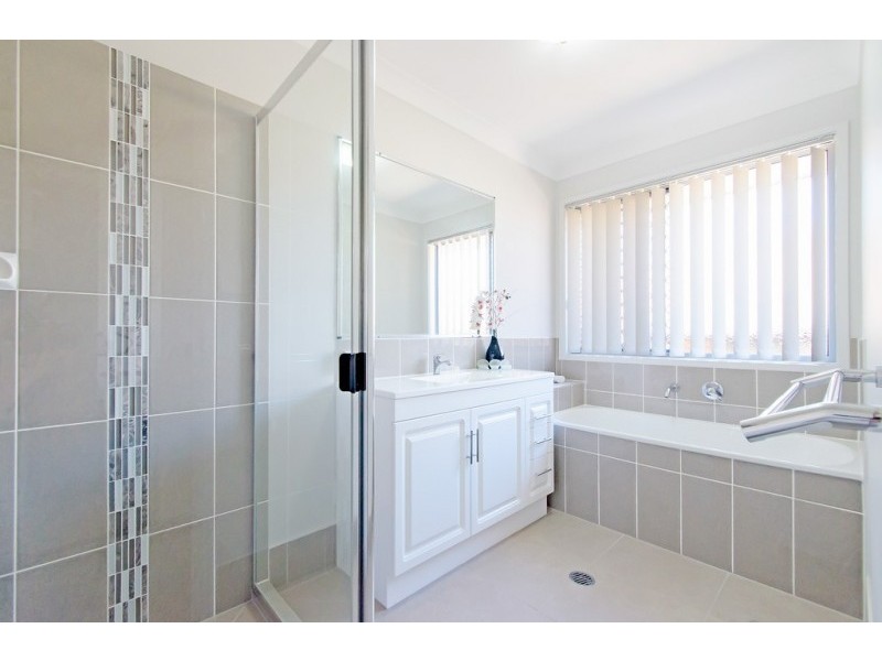 42 Essex Street, Chuwar QLD 4306