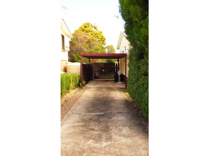 18 Madden Street, Silkstone QLD 4304