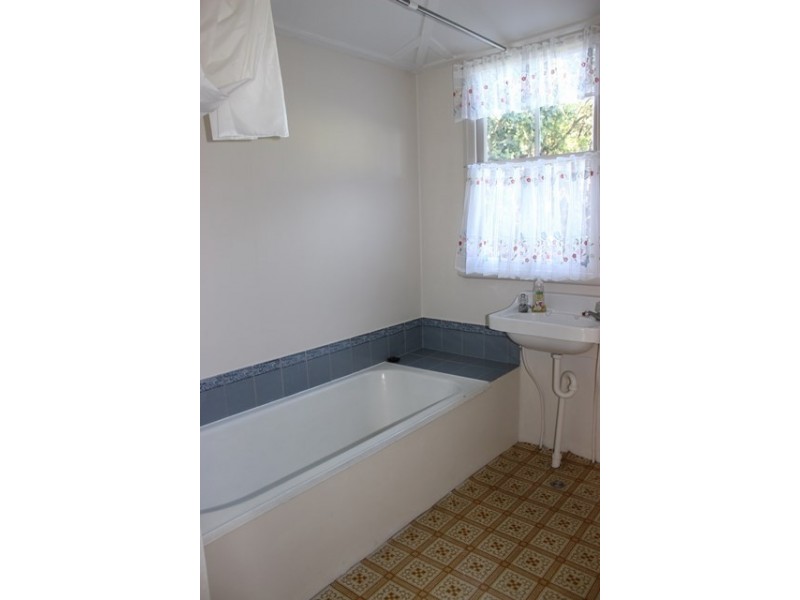 18 Waterworks Road, Brassall QLD 4305