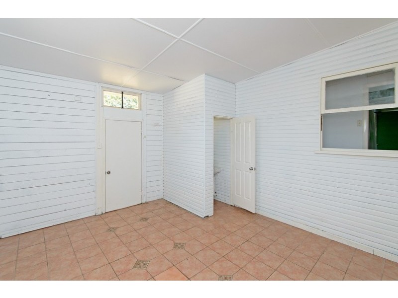 7 Selwyn Street, North Booval QLD 4304